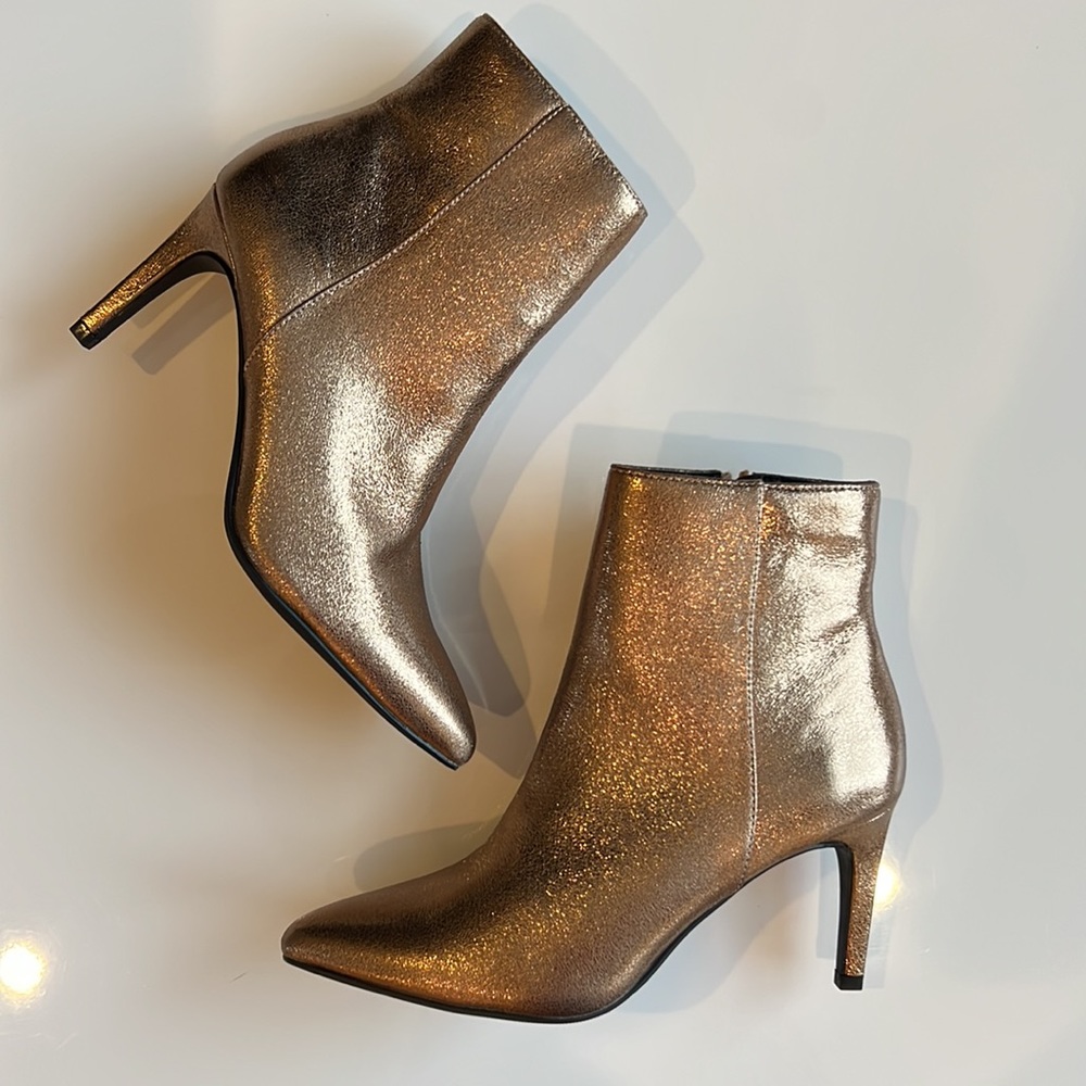 Leather in Dark gold stiletto ankle boots Le Chateau, new